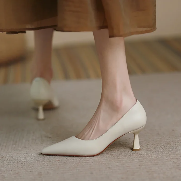 پامپ زنانه چرمی پاشنه‌بلند - تصویر 6