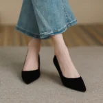 پامپ زنانه چرمی پاشنه‌بلند - تصویر 2