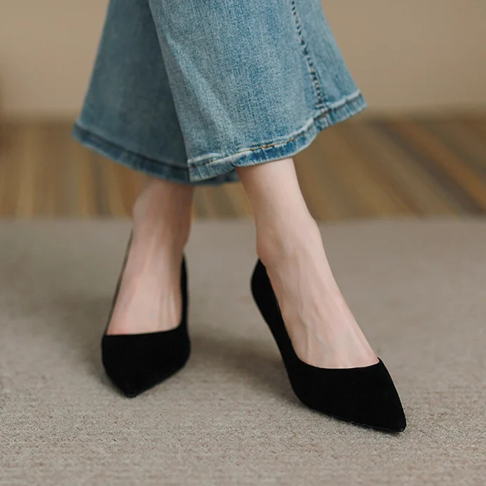 پامپ زنانه چرمی پاشنه‌بلند - تصویر 2