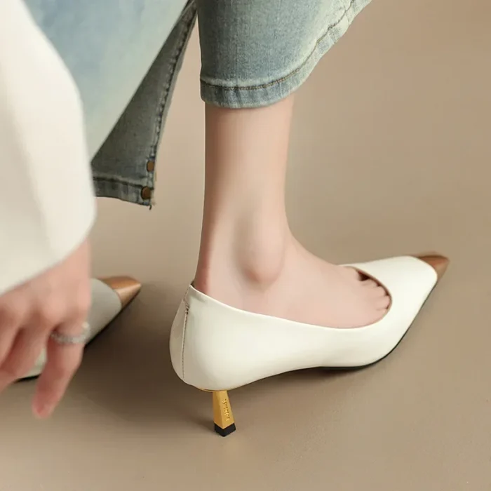 کفش پاشنه‌دار زنانه رنگ‌نود جزئیات‌فلزی - تصویر 3