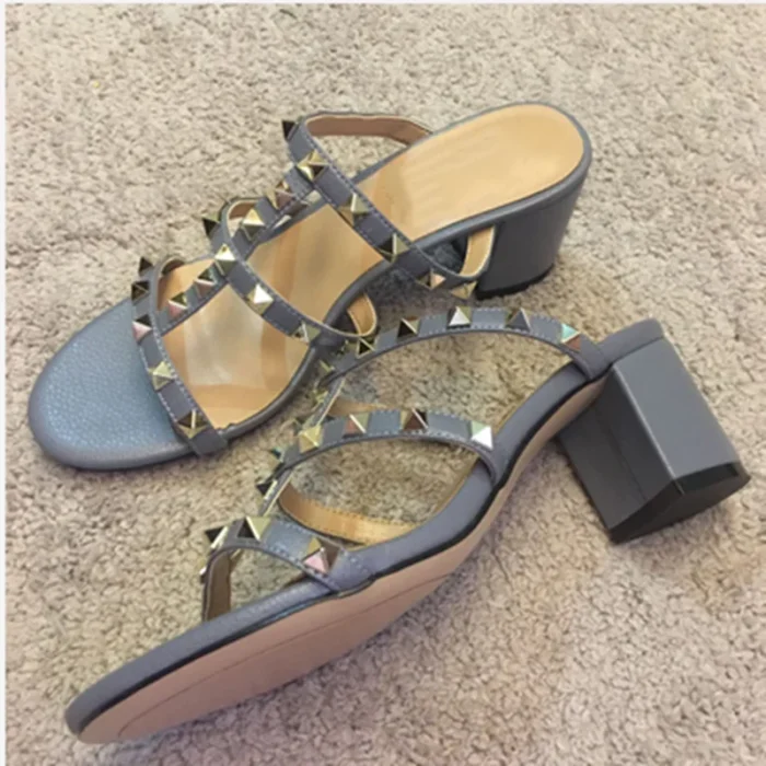 دمپایی زنانه پاشنه‌بلند میخ‌دار براق - تصویر 2