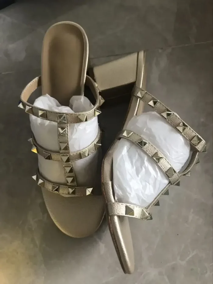 دمپایی زنانه پاشنه‌بلند میخ‌دار براق - تصویر 6