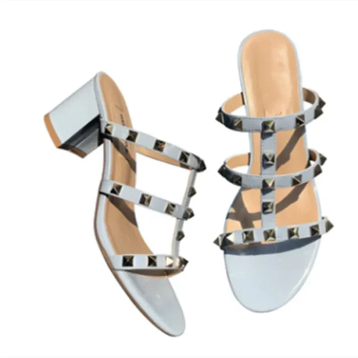 دمپایی زنانه پاشنه‌بلند میخ‌دار براق - تصویر 3