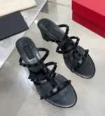 دمپایی زنانه پاشنه‌بلند میخ‌دار براق - تصویر 18