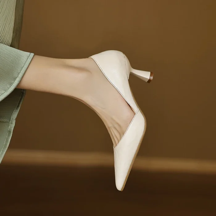 پامپ زنانه چرمی پاشنه‌سوزنی - تصویر 2